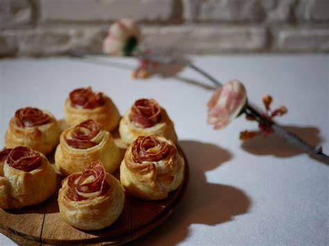 rose di pasta sfoglia con salame formaggio