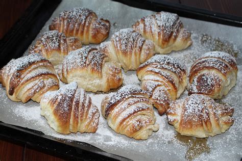 Mini cornetti italiani appena sfornati