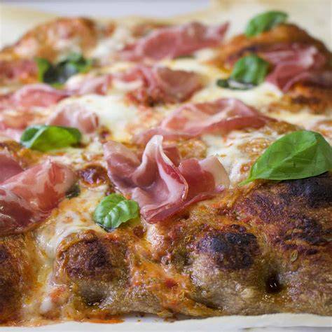 Pizza in teglia con capocollo