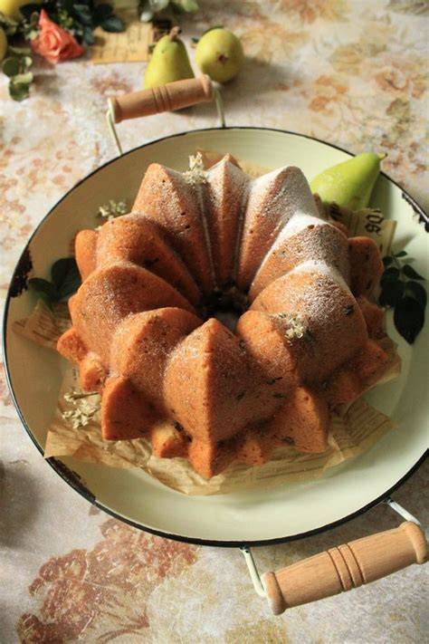Ciambella d’orzo con purea di pera