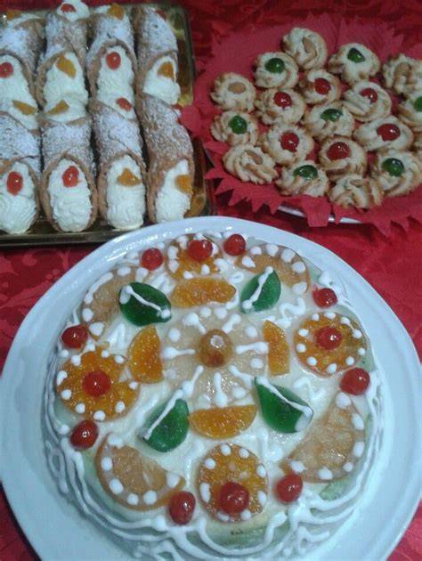 Cannoli cassata e pasta di mandorle siciliana