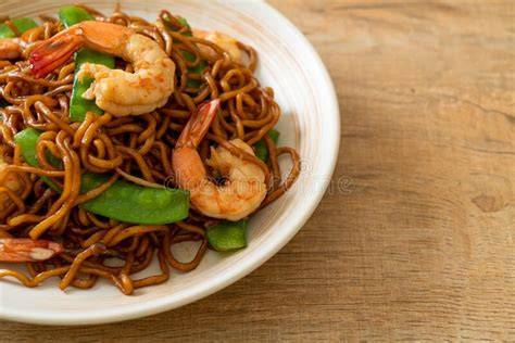 Yakisoba ai gamberetti con verdure