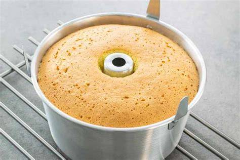 Chiffon cake alta su stampo