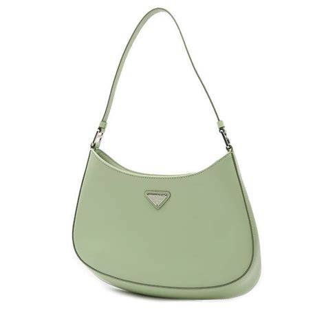 borsa Prada verde pastello street style