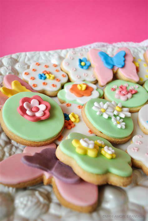 biscotti color pastello decorati