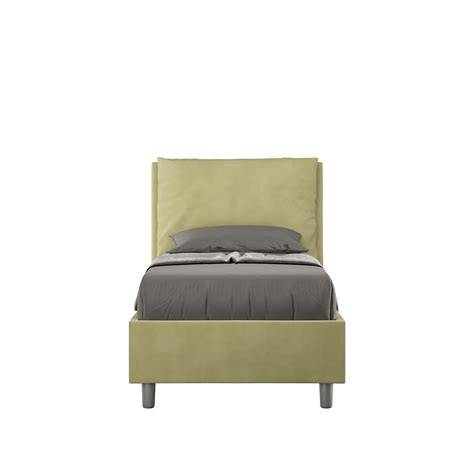 Letto singolo con coperta verde pistacchio
