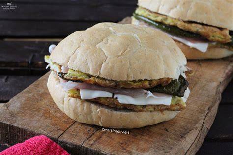 Assemblaggio panino a strati con fave