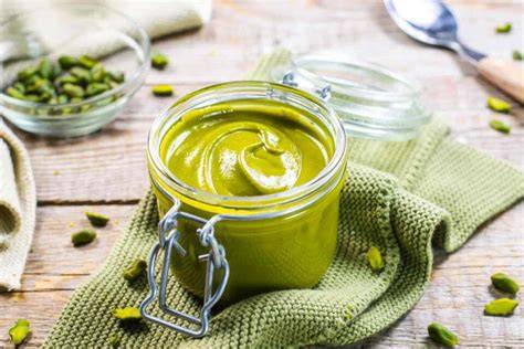 Crema di pistacchio cremosa in ciotola
