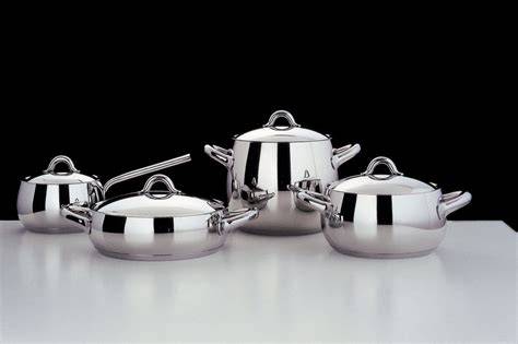 pentole Alessi in cucina moderna