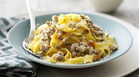 tagliatelle all’uovo con ragù bianco