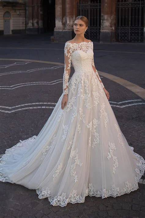 Abito da sposa in pizzo con cristalli Swarovski