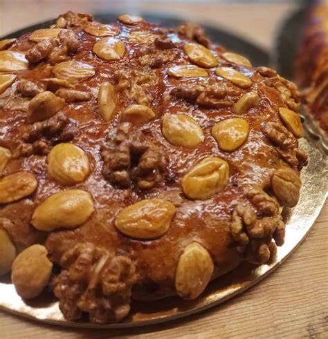 Ciambella dei morti romagnola con frutta secca