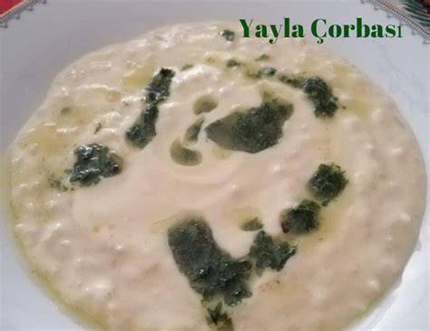 Yayla çorbası turca con yogurt riso menta