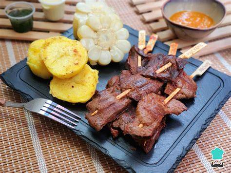 anticuchos peruviani con patate