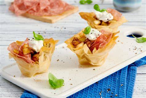 Cestini croccanti con gamberi e burrata
