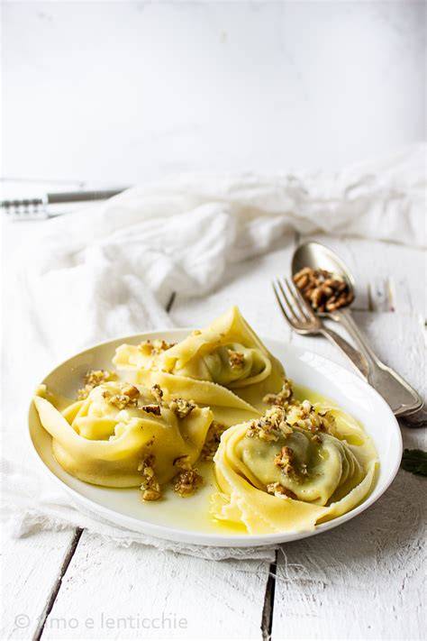 tortelli liguri con salsa di noci