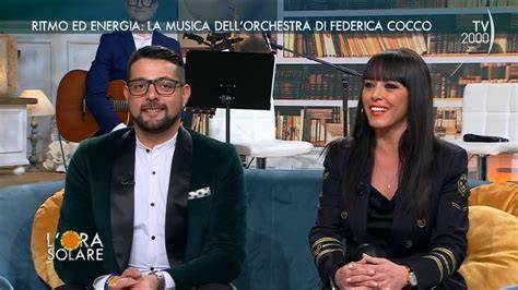 Federica Cocco con i figli sul divano