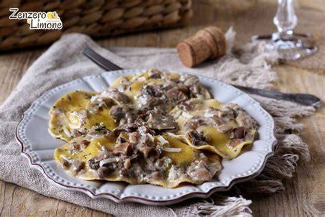Ravioli con funghi burro e formaggio