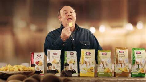 Gerry Scotti nello spot delle patatine Pata