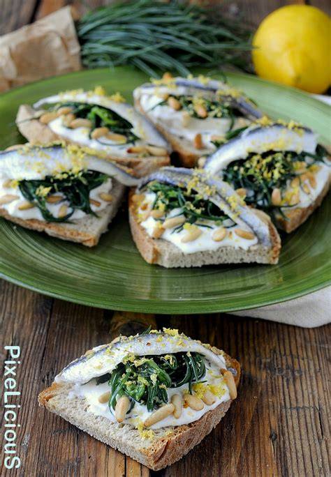 Acciughe fresche con pinoli e limone