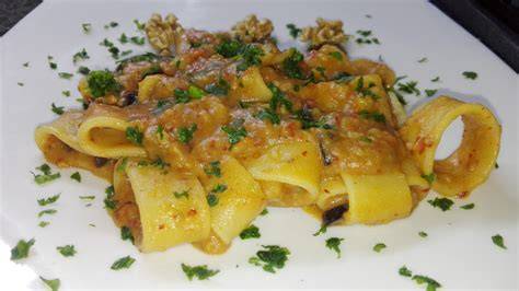 Calamarata con crema di peperoni
