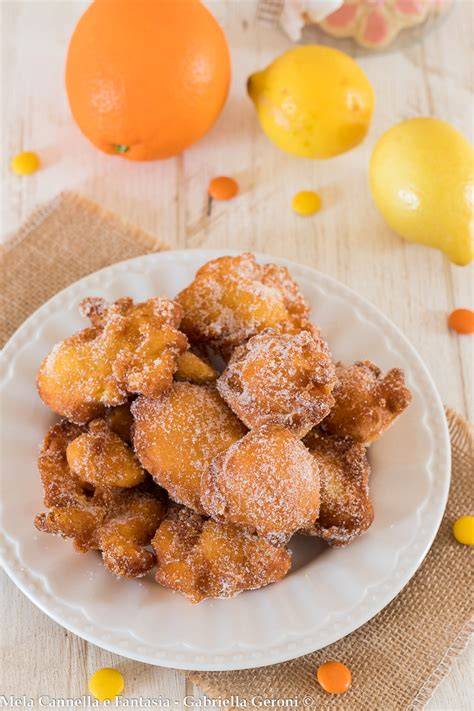Frittelle agli agrumi dorate
