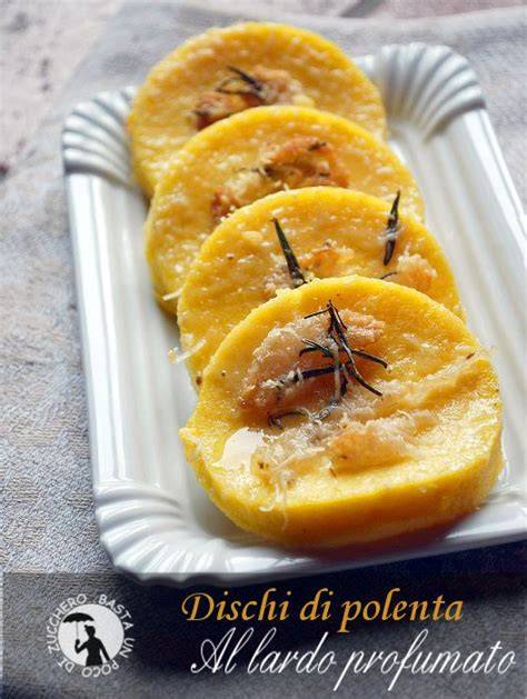 Dischi di polenta abbrustoliti in padella
