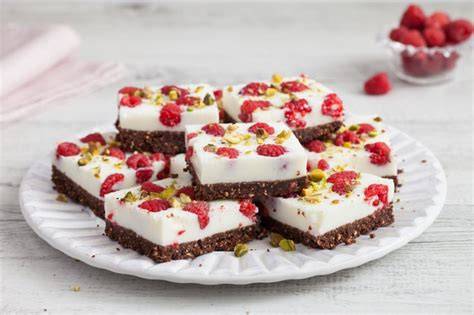 Quadrotti al cioccolato con lamponi