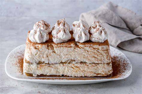 Semifreddo piramidale glassato al tiramisù