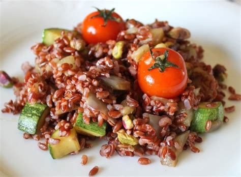 Insalata riso rosso soia mandorle verdure