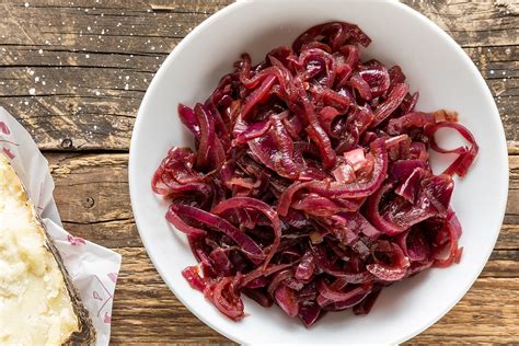 cipolle rosse caramellate in padella