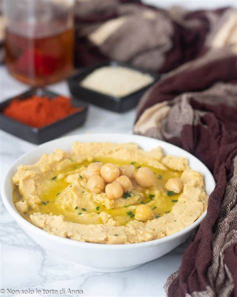 Hummus di ceci con tahina e cumino