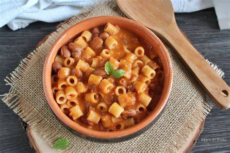 pentola di pasta e fagioli cremosa