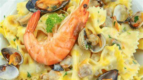 Farfalle con finocchi e frutti di mare
