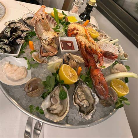 Plateau di cruditè e ostriche a Milano