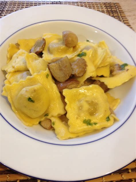 agnolotti ai funghi porcini serviti