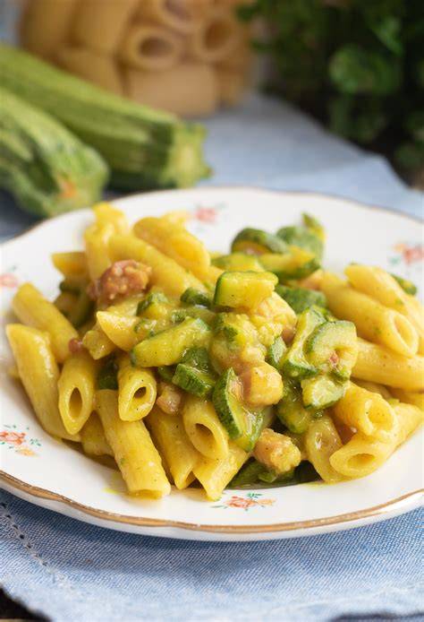 pasta cremosa zucchine pancetta zafferano
