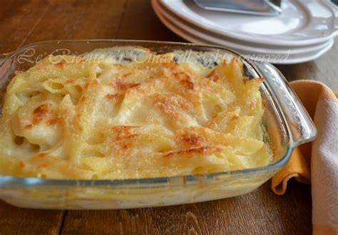 Pirofila di pasta al forno bianca gratinata